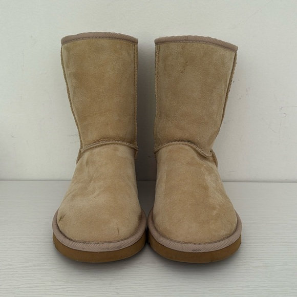 UGG Women's Classic Short Boots Light Beige Tan Size 7 - Picture 1 of 8